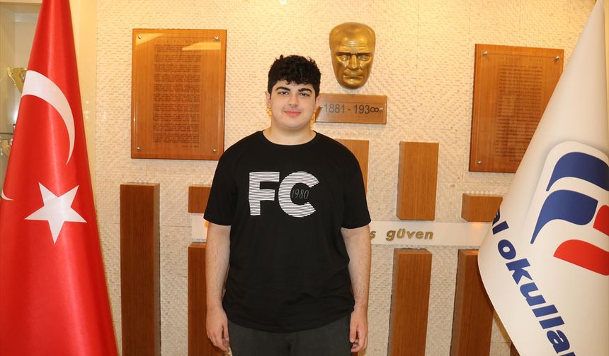 Yabancı Dil Testi'nde ilk 10'a giren Efe'nin hedefi mühendis olmak