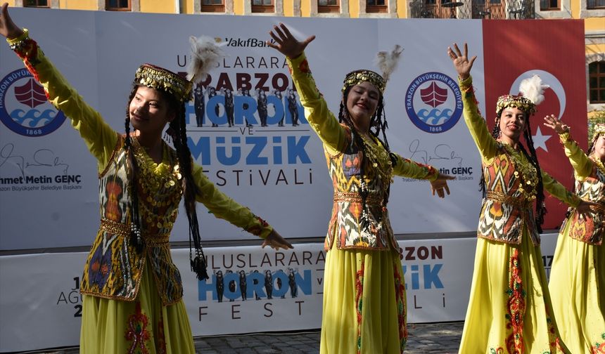 '3. Uluslararası Trabzon Horon ve Müzik Festivali' sürüyor