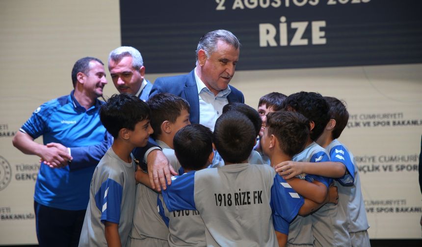 Gençlik ve Spor Bakanı Bak, Rize'de Amatör Spor Kulüpleri Ödül Töreninde konuştu: