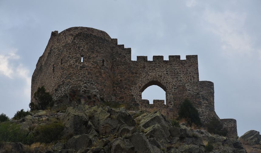 Gümüşhane'nin tarihi kaleleri yüzyılların tanıklığını yapıyor