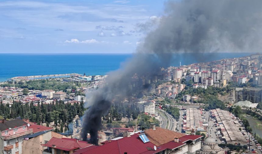 GÜNCELLEME - Trabzon'da mobilya atölyesinde çıkan yangın söndürüldü