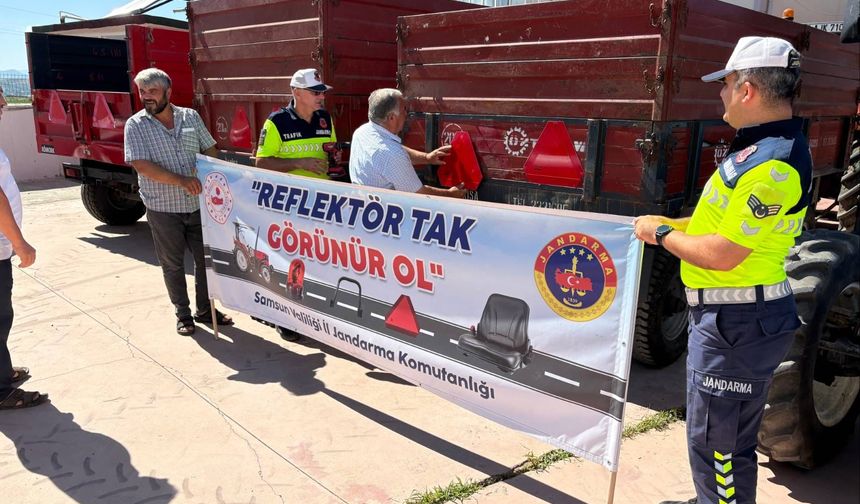 Jandarma, traktör sürücülerine 'Reflektör Tak, Görünür Ol' eğitimi verdi