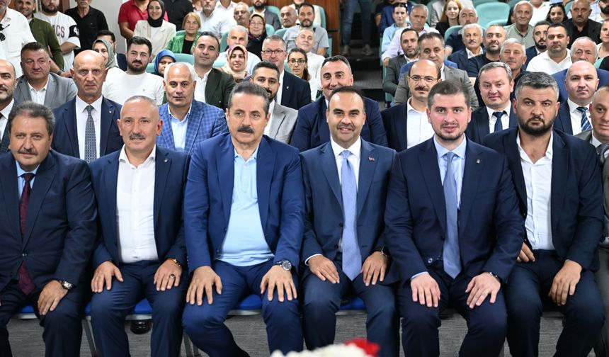 Sanayi ve Teknoloji Bakanı Kacır, Rize'de AK Parti İl Başkanlığı ziyaretinde konuştu: