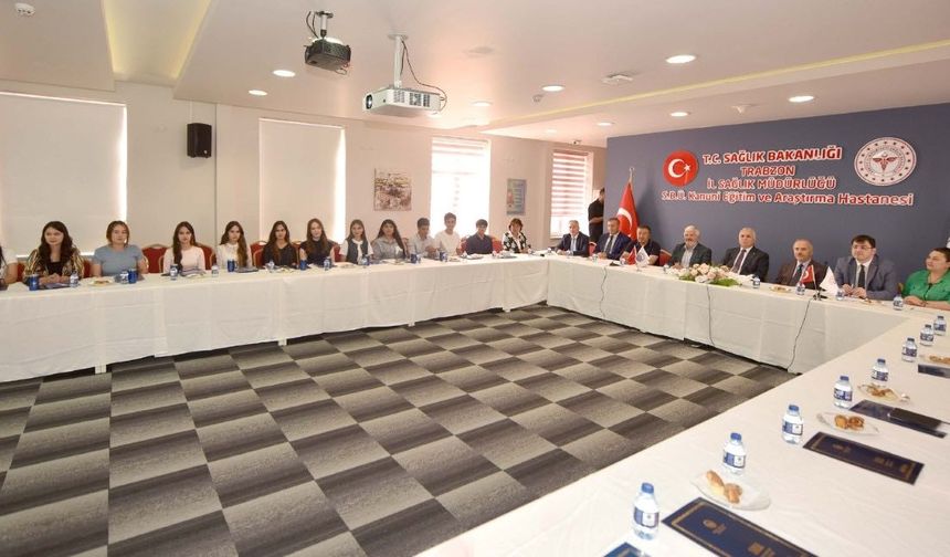 Trabzon'da staj yapan tıp fakültesi öğrencilerine sertifika verildi
