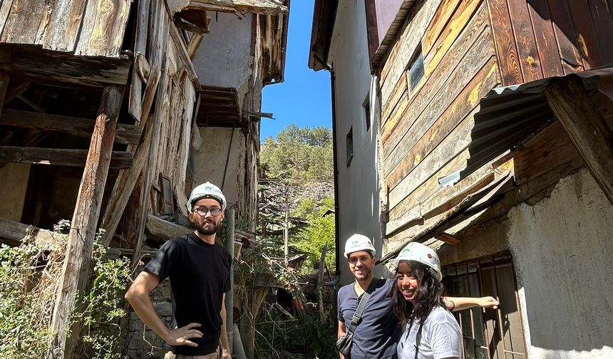 Avrupa Miras Gönüllüleri ekibi Mudurnu'da çalışma yürütüyor