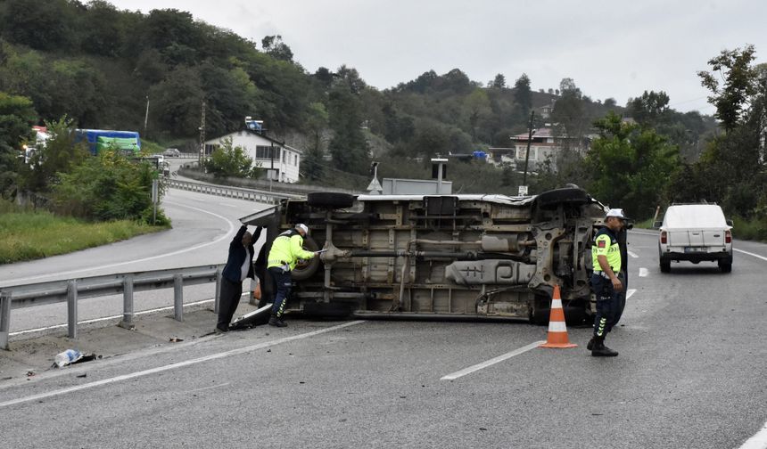 Ordu'da devrilen hasta nakil aracının sürücüsü yaralandı