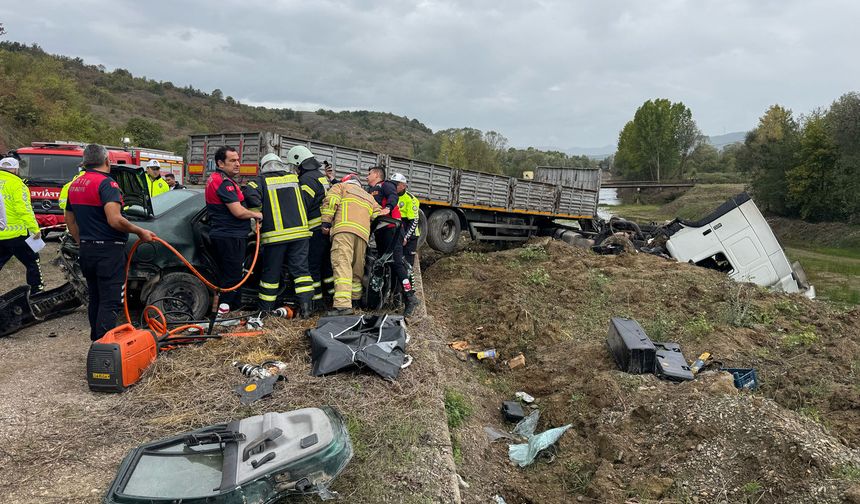 KARI KOCA KAZADA CAN VERDİ 1 KİŞİ YARALANDI
