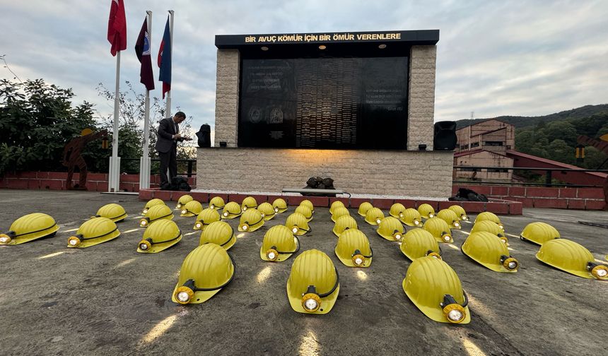 Amasra'daki patlamada hayatını kaybeden 43 madenci anıldı