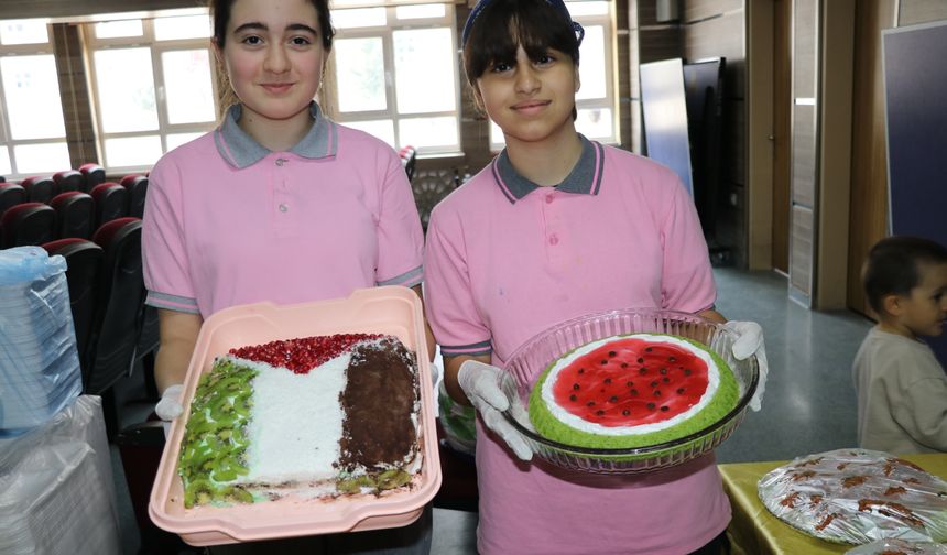Amasya'da ortaokul öğrencileri Gazze için kermes düzendi