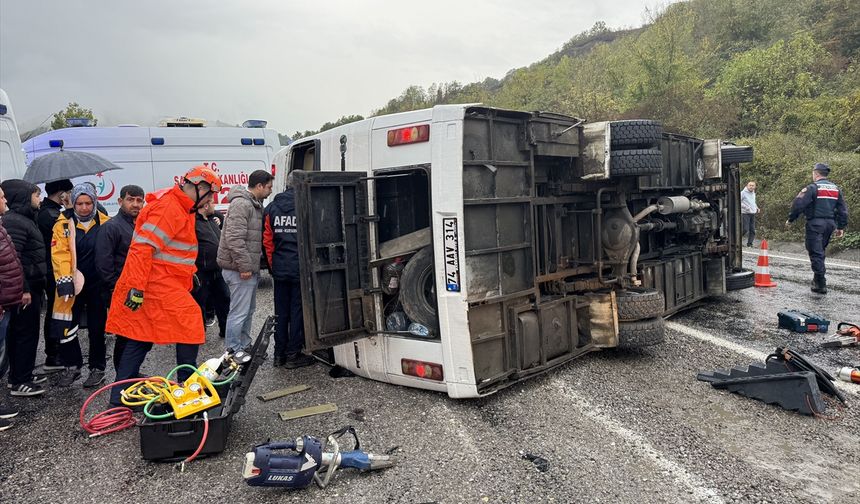 İŞÇİ SERVİSİ DEVRİLDİ, 1 KİŞİ HAYATINI KAYBETTİ