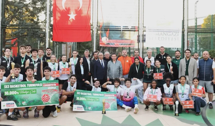 Bursa Osmangazi'de basketler Cumhuriyet için atıldı