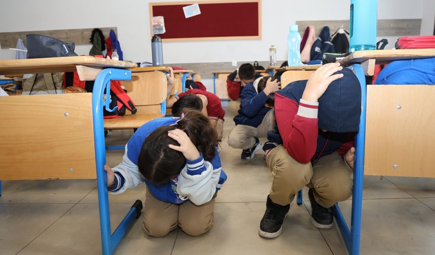Karabük'te okullarda afet tatbikatı yapıldı