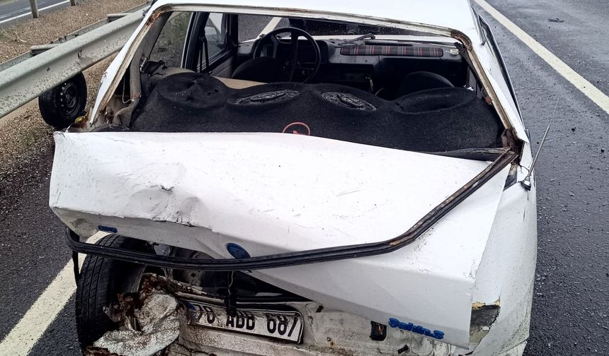 Karabük'te panelvanla çarpışan otomobildeki 2 kişi yaralandı