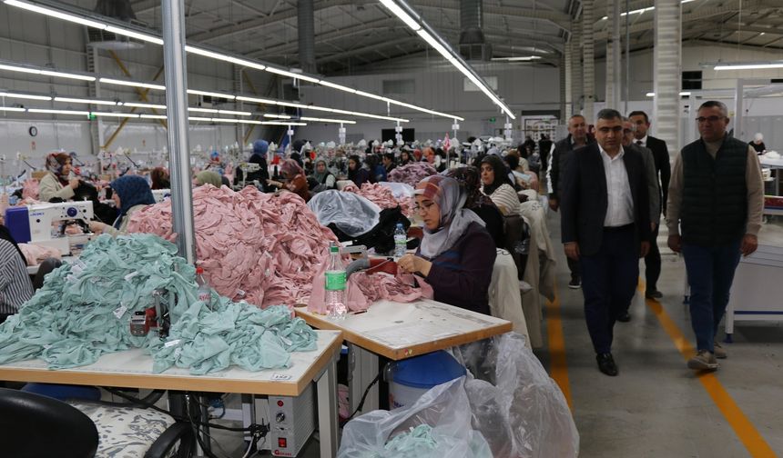 Kaymakam Karaaslan, fabrika ziyaretlerinde bulundu