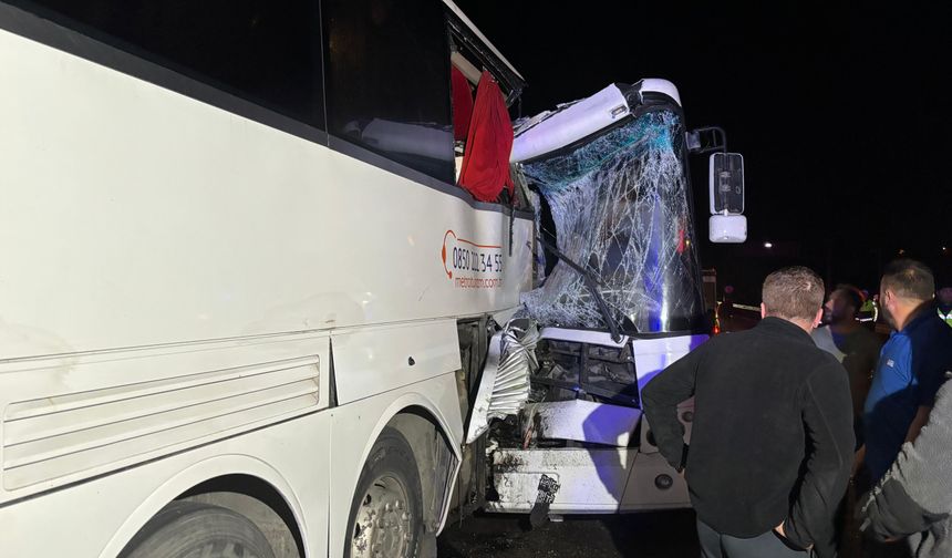 Sinop'ta iki otobüsün çarpıştığı kazada 12 kişi yaralandı