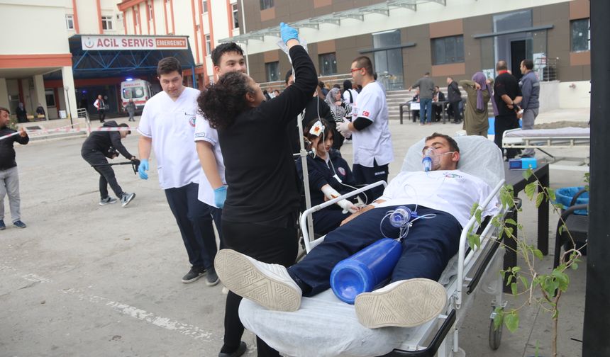 Taşova Devlet Hastanesi'nde deprem ve yangın tatbikatı yapıldı