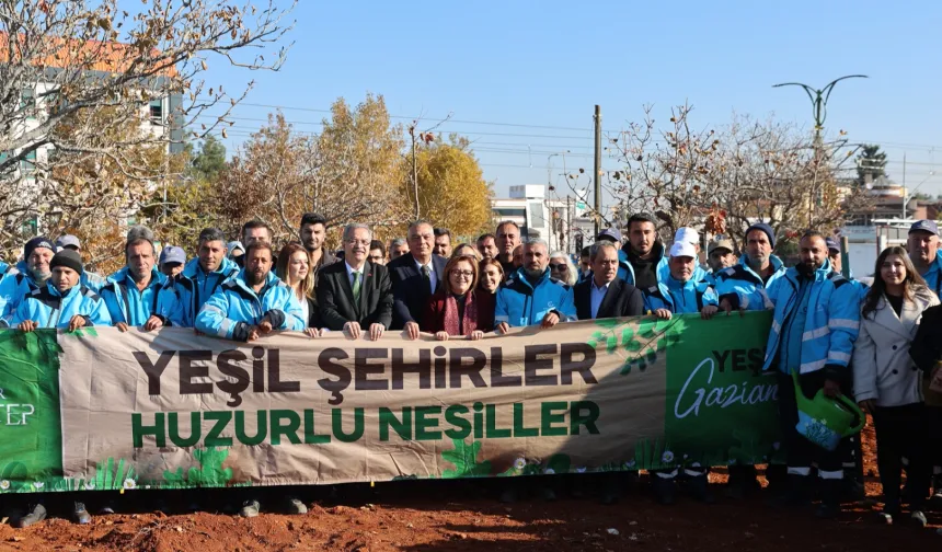  Gaziantep'te YEŞİLANTEP projesiyle fidanlar toprakla buluşuyor