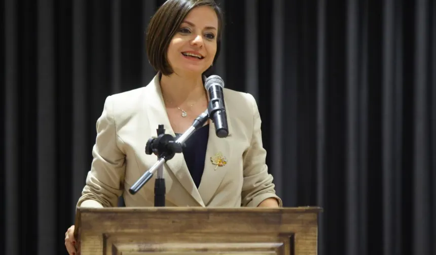 İzmir Karabağlar 'da eğitim emekçilerine anlamlı gece