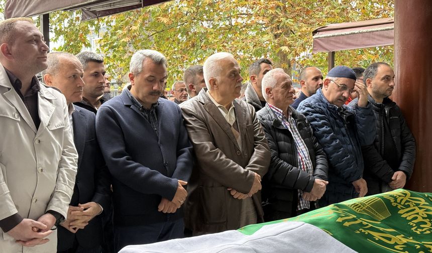 Rize Valisi Baydaş, yalnız yaşayan yaşlı kadının cenaze törenine katıldı