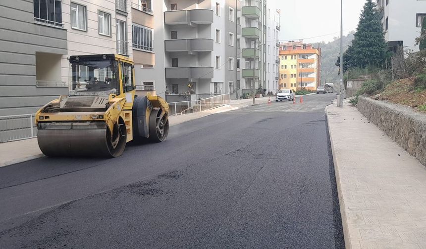 Trabzon Büyükşehir Belediyesi yol yapım, bakım ve onarım çalışmalarını sürdürüyor