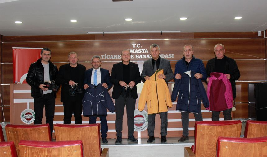 Amasya'da 250 öğrenciye mont ve ayakkabı desteği