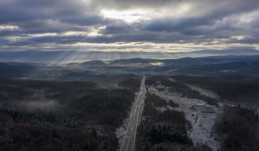 Bolu, Düzce ve Karabük'ün yüksek kesimlerindeki kış manzaraları havadan görüntülendi