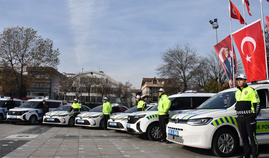 Düzce'de jandarma ve polise tahsis edilen 44 araç hizmete alındı