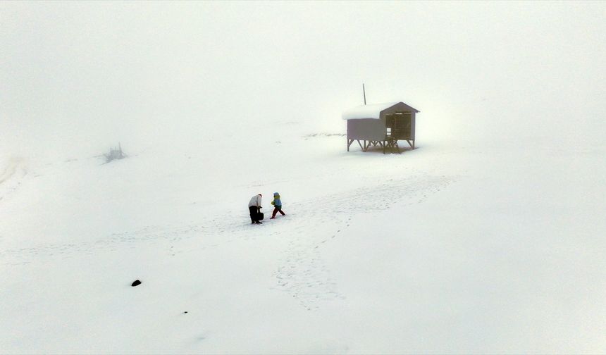 Düzce'nin 1830 rakımlı Kardüz Yaylası'na kar yağdı