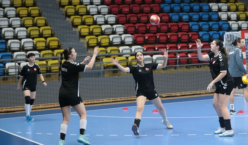 Genç milli hentbolcular, Akdeniz Konfederasyon Kupası'na Bolu'da hazırlanıyor