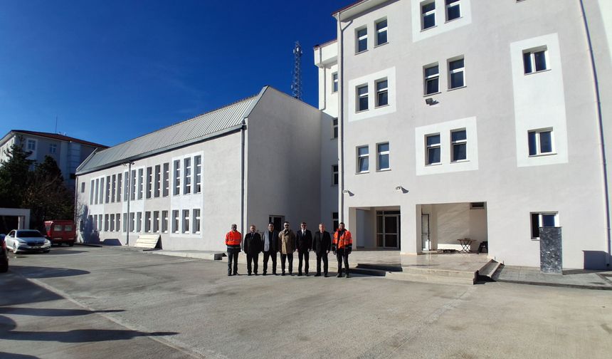 Havza Kaymakamı Ayvat deprem güçlendirmesi yapılan eğitim kurumlarını inceledi