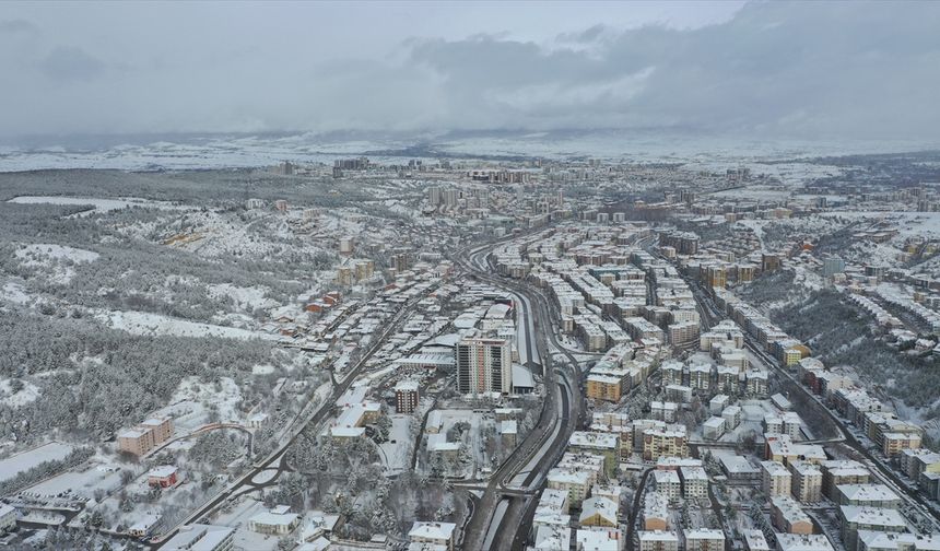 Kastamonu'da yoğun kar yağışı etkili oluyor