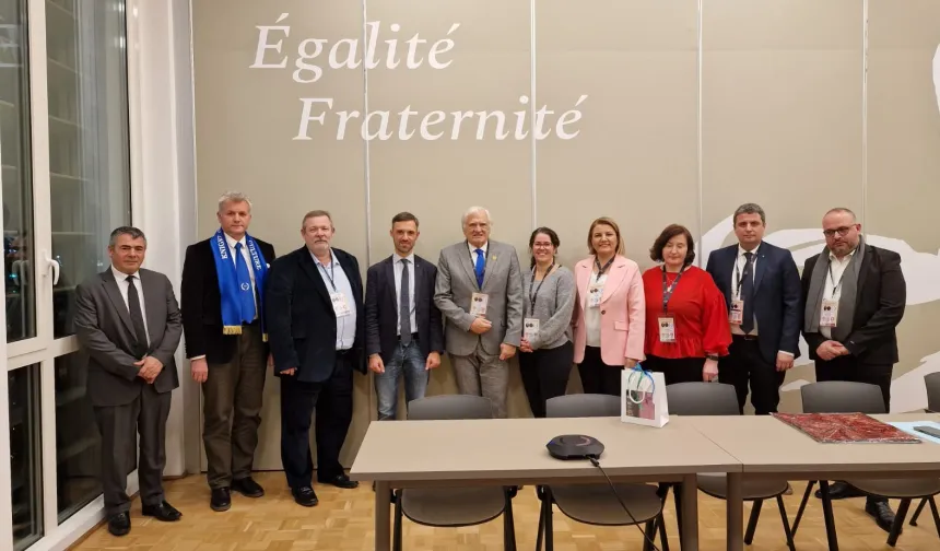 Kocaeli İzmit Sanat Akademisi Fransa'da ödül aldı