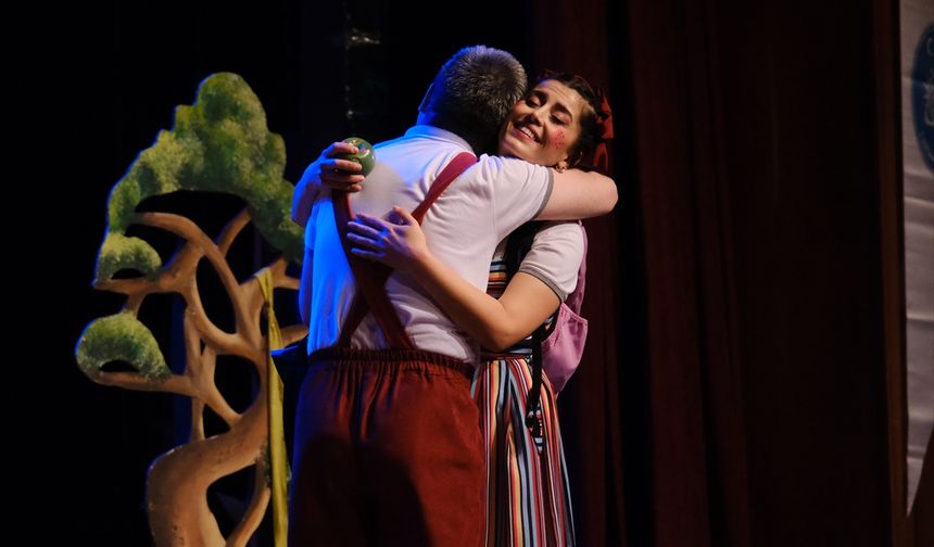 Samsun Devlet Opera ve Balesi 'Okulumuz Orman' oyununu Çorum'da sahneledi