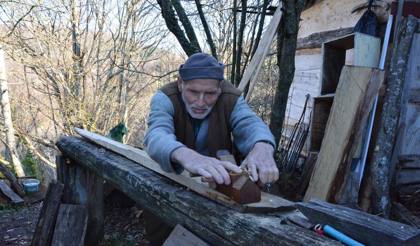 Sandal kürekleri Salih ustanın elinden çıkıyor