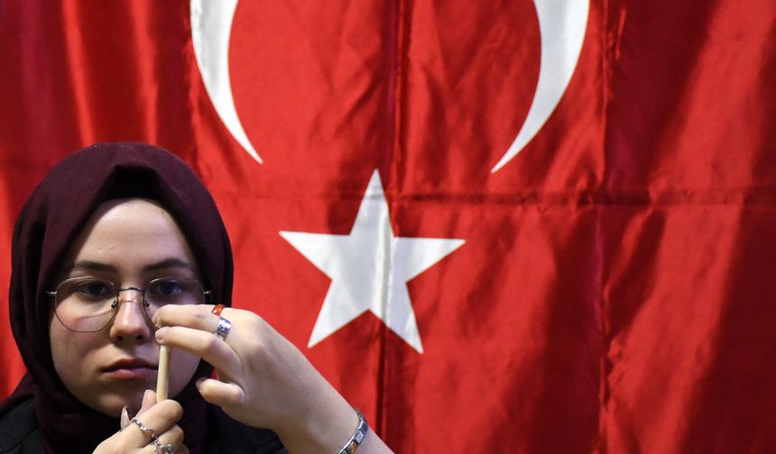 Türk tarihi merakıyla başladığı geleneksel ok yapımını gençlere öğretiyor
