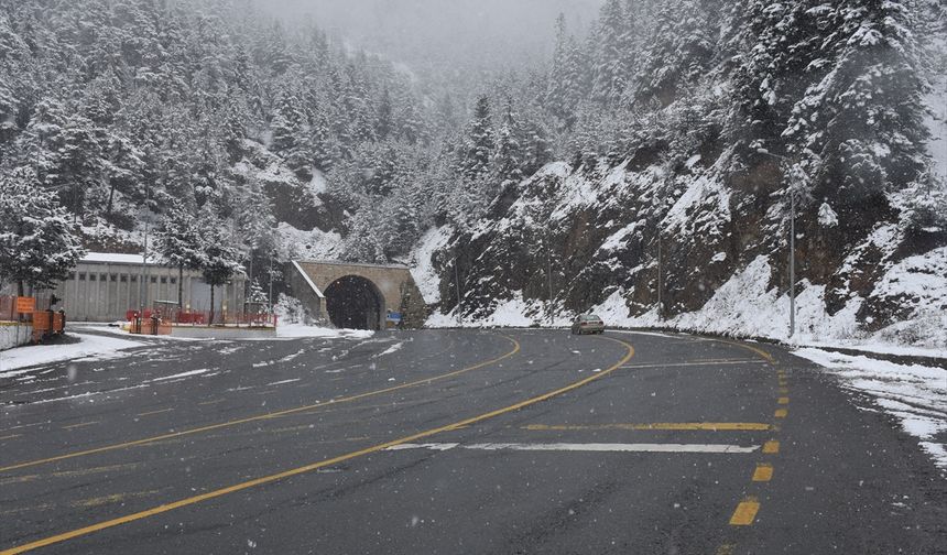 Zigana Dağı'nda kar etkili oldu