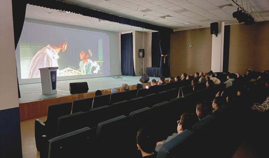 Çorum'da görme engelliler için sesli film gösterimi gerçekleştirildi