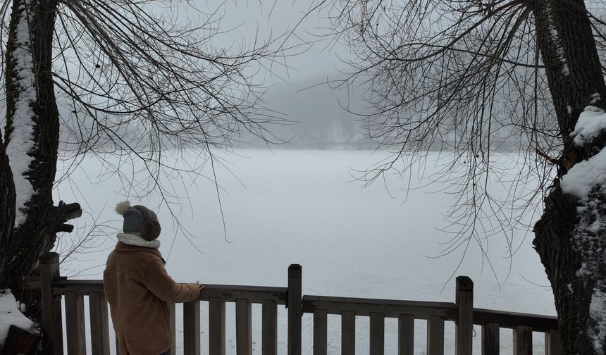 Çubuk ilçesindeki Karagöl Tabiat Parkı karda vakit geçirmek isteyenleri ağırladı