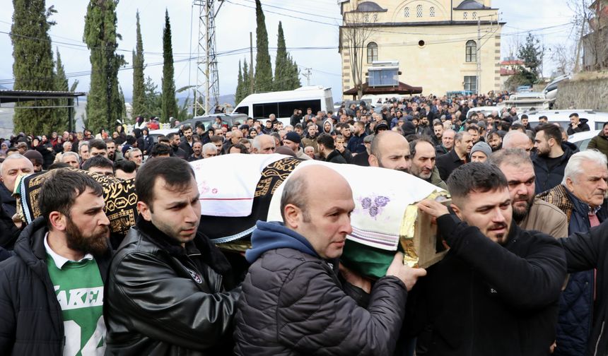Trabzon'da saç ekimi işlemi sırasında fenalaşarak öldüğü iddia edilen kişinin cenazesi defnedildi