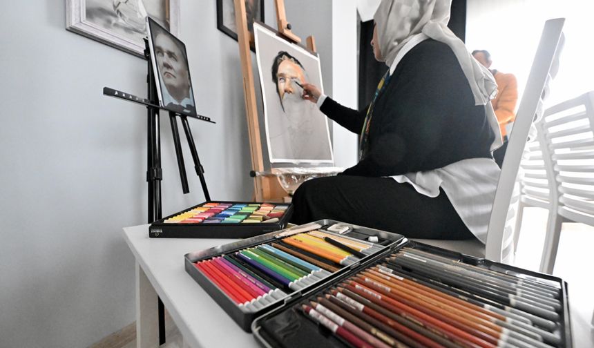 6 ŞUBAT DEPREMLERİNİN ÜÇÜNCÜ YILI - Depremin ardından kurduğu yeni yaşamında resimle hayata tutundu