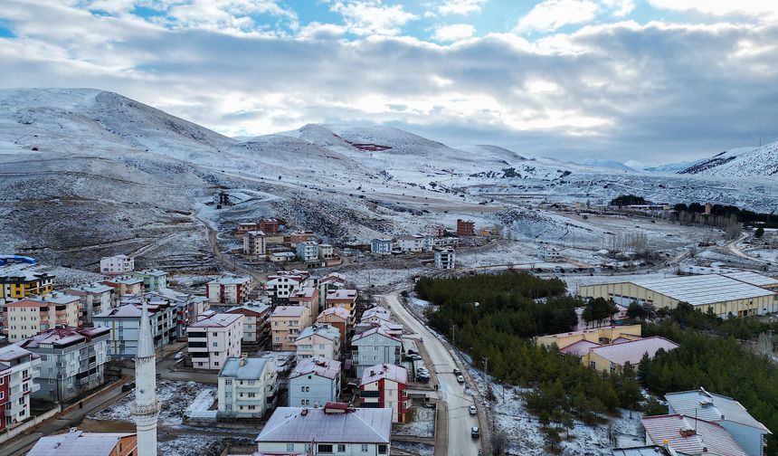 Bayburt'ta kar yağışı etkili oldu