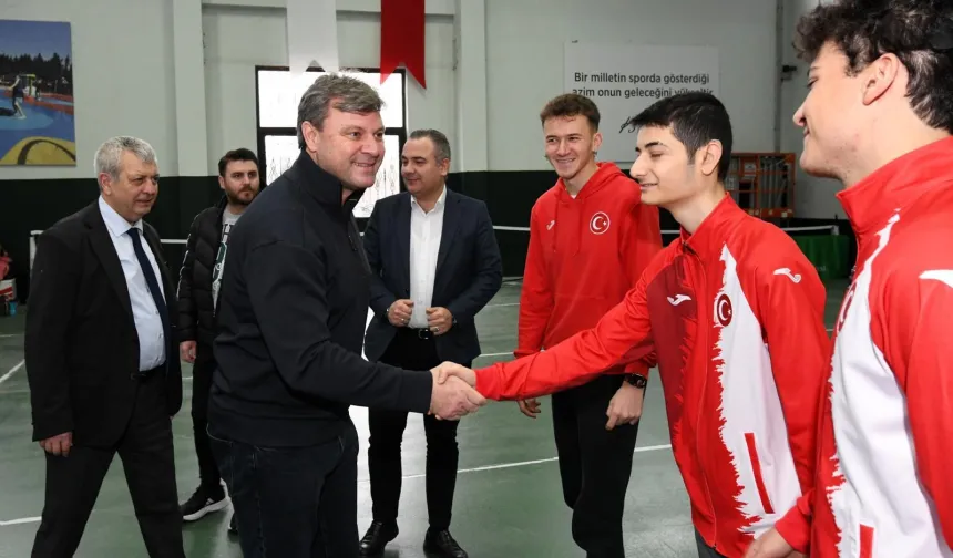 Genç sporculara moral desteği! Ertuğrul Sağlam Osmangazi'de