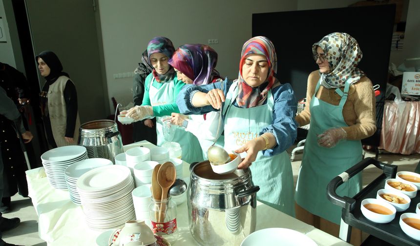 Kastamonulu kadınlar, özel gereksinimli bireyin babasının mevlidi için güç birliği yaptı