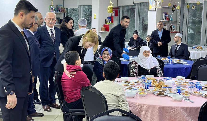 Ladik'te huzurevinde iftar programı düzenlendi