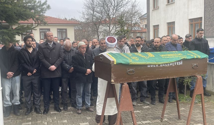 Muğla'daki trafik kazasında yaşamını yitiren motosikletli Bolu'da toprağa verildi