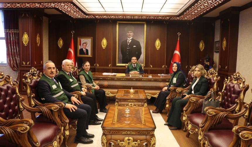 Yeşilay Trabzon Şubesi Başkanı Güner, Of Kaymakamı Eşref Akça'yı ziyaret etti