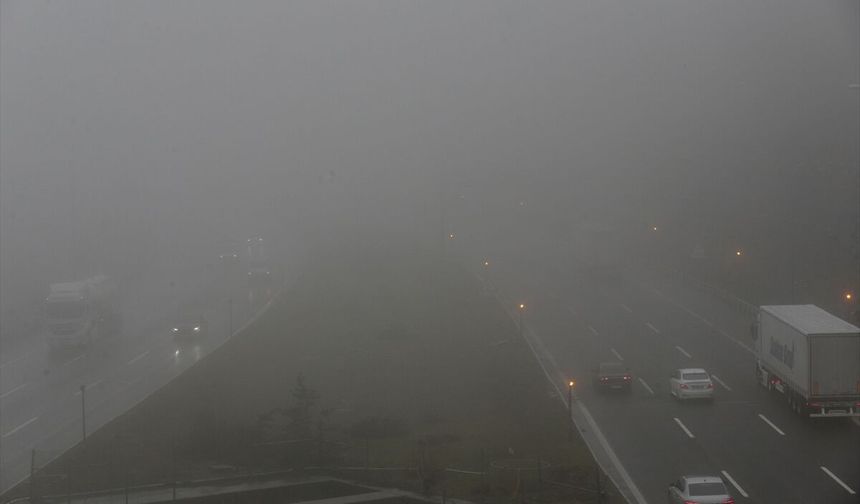 Anadolu Otoyolu ve D-100 kara yolunun Bolu Dağı geçişinde sis etkili oldu