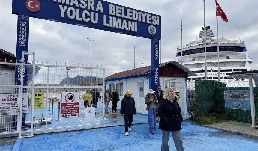 'Astoria Grande' kruvaziyeri 819 yolcusuyla Amasra'ya geldi