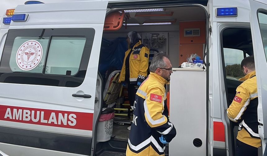 Bolu'da iki otomobilin çarpışması sonucu 3 kişi yaralandı