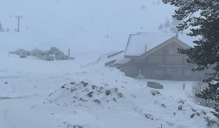 Bolu'nun yüksek kesimlerine kar yağdı